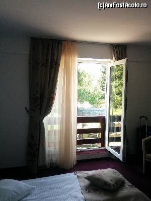 [P04] Fereastra, un pic cam periculoasa pentru copii, cand eram cu cel mic in camera, am tinut geamul rabatat » foto by peta
 - 
<span class="allrVoted glyphicon glyphicon-heart hidden" id="av546591"></span>
<a class="m-l-10 hidden" id="sv546591" onclick="voting_Foto_DelVot(,546591,17259)" role="button">șterge vot <span class="glyphicon glyphicon-remove"></span></a>
<a id="v9546591" class=" c-red"  onclick="voting_Foto_SetVot(546591)" role="button"><span class="glyphicon glyphicon-heart-empty"></span> <b>LIKE</b> = Votează poza</a> <img class="hidden"  id="f546591W9" src="/imagini/loader.gif" border="0" /><span class="AjErrMes hidden" id="e546591ErM"></span>