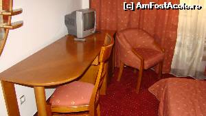 [P02] Televizorul si biroul din camera cu pat matrimonial » foto by kelyboy
 - 
<span class="allrVoted glyphicon glyphicon-heart hidden" id="av546903"></span>
<a class="m-l-10 hidden" id="sv546903" onclick="voting_Foto_DelVot(,546903,17266)" role="button">șterge vot <span class="glyphicon glyphicon-remove"></span></a>
<a id="v9546903" class=" c-red"  onclick="voting_Foto_SetVot(546903)" role="button"><span class="glyphicon glyphicon-heart-empty"></span> <b>LIKE</b> = Votează poza</a> <img class="hidden"  id="f546903W9" src="/imagini/loader.gif" border="0" /><span class="AjErrMes hidden" id="e546903ErM"></span>