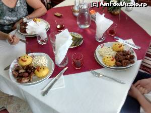 [P08] 3 porții de tochitură moldovenească, cu castraveți murați. Lichiorul de căpșuni/coacăze a fost din partea casei.  » foto by amavio
 - 
<span class="allrVoted glyphicon glyphicon-heart hidden" id="av648425"></span>
<a class="m-l-10 hidden" id="sv648425" onclick="voting_Foto_DelVot(,648425,17276)" role="button">șterge vot <span class="glyphicon glyphicon-remove"></span></a>
<a id="v9648425" class=" c-red"  onclick="voting_Foto_SetVot(648425)" role="button"><span class="glyphicon glyphicon-heart-empty"></span> <b>LIKE</b> = Votează poza</a> <img class="hidden"  id="f648425W9" src="/imagini/loader.gif" border="0" /><span class="AjErrMes hidden" id="e648425ErM"></span>