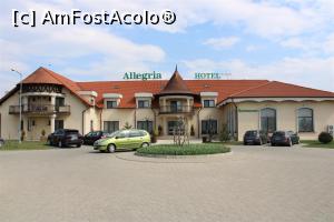 [P03] Lancrăm, Sebeș, intrarea în Allegria Hotel, zonă mare de parcare » foto by mprofeanu
 - 
<span class="allrVoted glyphicon glyphicon-heart hidden" id="av1065909"></span>
<a class="m-l-10 hidden" id="sv1065909" onclick="voting_Foto_DelVot(,1065909,17310)" role="button">șterge vot <span class="glyphicon glyphicon-remove"></span></a>
<a id="v91065909" class=" c-red"  onclick="voting_Foto_SetVot(1065909)" role="button"><span class="glyphicon glyphicon-heart-empty"></span> <b>LIKE</b> = Votează poza</a> <img class="hidden"  id="f1065909W9" src="/imagini/loader.gif" border="0" /><span class="AjErrMes hidden" id="e1065909ErM"></span>