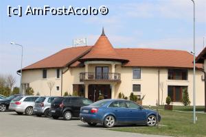 [P04] Lancrăm, Sebeș, Allegria Hotel, Clădirea SPA în care nu am fost, erau multe mașini parcate pentru a merge la SPA » foto by mprofeanu
 - 
<span class="allrVoted glyphicon glyphicon-heart hidden" id="av1065910"></span>
<a class="m-l-10 hidden" id="sv1065910" onclick="voting_Foto_DelVot(,1065910,17310)" role="button">șterge vot <span class="glyphicon glyphicon-remove"></span></a>
<a id="v91065910" class=" c-red"  onclick="voting_Foto_SetVot(1065910)" role="button"><span class="glyphicon glyphicon-heart-empty"></span> <b>LIKE</b> = Votează poza</a> <img class="hidden"  id="f1065910W9" src="/imagini/loader.gif" border="0" /><span class="AjErrMes hidden" id="e1065910ErM"></span>