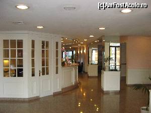 [P18] Receptia hotelului BW Europa din Riva del Garda » foto by vlado2
 - 
<span class="allrVoted glyphicon glyphicon-heart hidden" id="av549182"></span>
<a class="m-l-10 hidden" id="sv549182" onclick="voting_Foto_DelVot(,549182,17313)" role="button">șterge vot <span class="glyphicon glyphicon-remove"></span></a>
<a id="v9549182" class=" c-red"  onclick="voting_Foto_SetVot(549182)" role="button"><span class="glyphicon glyphicon-heart-empty"></span> <b>LIKE</b> = Votează poza</a> <img class="hidden"  id="f549182W9" src="/imagini/loader.gif" border="0" /><span class="AjErrMes hidden" id="e549182ErM"></span>