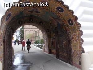 [P14] Buzău. Trecem pe sub turn spre vechea Catedralăp Episcopală. » foto by mihaelavoicu
 - 
<span class="allrVoted glyphicon glyphicon-heart hidden" id="av1182790"></span>
<a class="m-l-10 hidden" id="sv1182790" onclick="voting_Foto_DelVot(,1182790,17366)" role="button">șterge vot <span class="glyphicon glyphicon-remove"></span></a>
<a id="v91182790" class=" c-red"  onclick="voting_Foto_SetVot(1182790)" role="button"><span class="glyphicon glyphicon-heart-empty"></span> <b>LIKE</b> = Votează poza</a> <img class="hidden"  id="f1182790W9" src="/imagini/loader.gif" border="0" /><span class="AjErrMes hidden" id="e1182790ErM"></span>