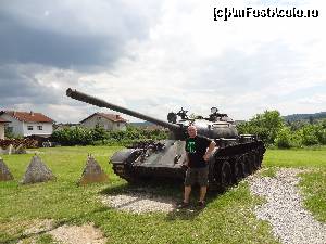 [P17] Langa celebrul tanc T-55 » foto by Marian Preda
 - 
<span class="allrVoted glyphicon glyphicon-heart hidden" id="av551488"></span>
<a class="m-l-10 hidden" id="sv551488" onclick="voting_Foto_DelVot(,551488,17368)" role="button">șterge vot <span class="glyphicon glyphicon-remove"></span></a>
<a id="v9551488" class=" c-red"  onclick="voting_Foto_SetVot(551488)" role="button"><span class="glyphicon glyphicon-heart-empty"></span> <b>LIKE</b> = Votează poza</a> <img class="hidden"  id="f551488W9" src="/imagini/loader.gif" border="0" /><span class="AjErrMes hidden" id="e551488ErM"></span>