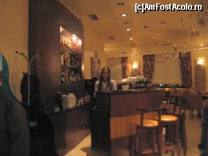 [P05] Cafenea-bar în hotel » foto by Michi
 - 
<span class="allrVoted glyphicon glyphicon-heart hidden" id="av611204"></span>
<a class="m-l-10 hidden" id="sv611204" onclick="voting_Foto_DelVot(,611204,17418)" role="button">șterge vot <span class="glyphicon glyphicon-remove"></span></a>
<a id="v9611204" class=" c-red"  onclick="voting_Foto_SetVot(611204)" role="button"><span class="glyphicon glyphicon-heart-empty"></span> <b>LIKE</b> = Votează poza</a> <img class="hidden"  id="f611204W9" src="/imagini/loader.gif" border="0" /><span class="AjErrMes hidden" id="e611204ErM"></span>