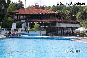 [P13] Cele 2 restaurante de la intrare. Cel mai frumos e la etaj pe terasă unde ai o panoramă excelentă asupra pisicinelor, dar mai ales asupra golfului » foto by vini
 - 
<span class="allrVoted glyphicon glyphicon-heart hidden" id="av554167"></span>
<a class="m-l-10 hidden" id="sv554167" onclick="voting_Foto_DelVot(,554167,17430)" role="button">șterge vot <span class="glyphicon glyphicon-remove"></span></a>
<a id="v9554167" class=" c-red"  onclick="voting_Foto_SetVot(554167)" role="button"><span class="glyphicon glyphicon-heart-empty"></span> <b>LIKE</b> = Votează poza</a> <img class="hidden"  id="f554167W9" src="/imagini/loader.gif" border="0" /><span class="AjErrMes hidden" id="e554167ErM"></span>
