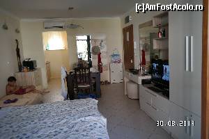 [P02] Studioul văzut dinspre terasă. În plan îndepărtat este chicineta şi intrarea în baie » foto by vini
 - 
<span class="allrVoted glyphicon glyphicon-heart hidden" id="av554156"></span>
<a class="m-l-10 hidden" id="sv554156" onclick="voting_Foto_DelVot(,554156,17430)" role="button">șterge vot <span class="glyphicon glyphicon-remove"></span></a>
<a id="v9554156" class=" c-red"  onclick="voting_Foto_SetVot(554156)" role="button"><span class="glyphicon glyphicon-heart-empty"></span> <b>LIKE</b> = Votează poza</a> <img class="hidden"  id="f554156W9" src="/imagini/loader.gif" border="0" /><span class="AjErrMes hidden" id="e554156ErM"></span>