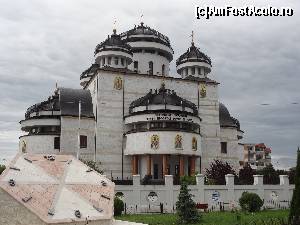 [P26] La intersecţia ce duce spre localităţile Câmpulung Piscani şi Câmpulung Boteni veţi admira un minunat lăcaş de cult - Catedrala Sfinţii Petru şi Pavel.  » foto by Marian Preda
 - 
<span class="allrVoted glyphicon glyphicon-heart hidden" id="av654467"></span>
<a class="m-l-10 hidden" id="sv654467" onclick="voting_Foto_DelVot(,654467,17437)" role="button">șterge vot <span class="glyphicon glyphicon-remove"></span></a>
<a id="v9654467" class=" c-red"  onclick="voting_Foto_SetVot(654467)" role="button"><span class="glyphicon glyphicon-heart-empty"></span> <b>LIKE</b> = Votează poza</a> <img class="hidden"  id="f654467W9" src="/imagini/loader.gif" border="0" /><span class="AjErrMes hidden" id="e654467ErM"></span>