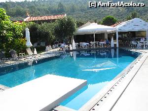 [P24] Piscina si restaurantul » foto by alex77nistor
 - 
<span class="allrVoted glyphicon glyphicon-heart hidden" id="av560921"></span>
<a class="m-l-10 hidden" id="sv560921" onclick="voting_Foto_DelVot(,560921,17444)" role="button">șterge vot <span class="glyphicon glyphicon-remove"></span></a>
<a id="v9560921" class=" c-red"  onclick="voting_Foto_SetVot(560921)" role="button"><span class="glyphicon glyphicon-heart-empty"></span> <b>LIKE</b> = Votează poza</a> <img class="hidden"  id="f560921W9" src="/imagini/loader.gif" border="0" /><span class="AjErrMes hidden" id="e560921ErM"></span>