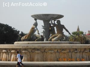 [P29] Fântâna Triton din fața porții orașului, situată în Floriana.  » foto by Rodel
 - 
<span class="allrVoted glyphicon glyphicon-heart hidden" id="av708341"></span>
<a class="m-l-10 hidden" id="sv708341" onclick="voting_Foto_DelVot(,708341,17454)" role="button">șterge vot <span class="glyphicon glyphicon-remove"></span></a>
<a id="v9708341" class=" c-red"  onclick="voting_Foto_SetVot(708341)" role="button"><span class="glyphicon glyphicon-heart-empty"></span> <b>LIKE</b> = Votează poza</a> <img class="hidden"  id="f708341W9" src="/imagini/loader.gif" border="0" /><span class="AjErrMes hidden" id="e708341ErM"></span>