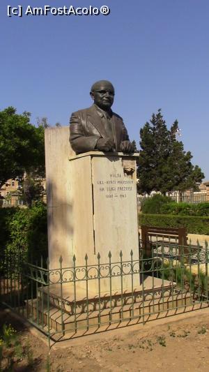 [P51] Gardens Mall. Monumentul lui Sir Luigi Preziosi. » foto by ovidiuyepi
 - 
<span class="allrVoted glyphicon glyphicon-heart hidden" id="av1231546"></span>
<a class="m-l-10 hidden" id="sv1231546" onclick="voting_Foto_DelVot(,1231546,17454)" role="button">șterge vot <span class="glyphicon glyphicon-remove"></span></a>
<a id="v91231546" class=" c-red"  onclick="voting_Foto_SetVot(1231546)" role="button"><span class="glyphicon glyphicon-heart-empty"></span> <b>LIKE</b> = Votează poza</a> <img class="hidden"  id="f1231546W9" src="/imagini/loader.gif" border="0" /><span class="AjErrMes hidden" id="e1231546ErM"></span>