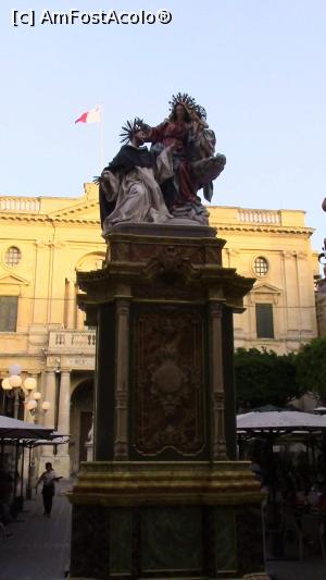 [P69] Valleta in plina sarbatoare de Sf.Dominic (4 august). Grup statuar cu sfinti asezat in fata Bibliotecii Nationale de pe Strada Republicii. » foto by ovidiuyepi
 - 
<span class="allrVoted glyphicon glyphicon-heart hidden" id="av1277310"></span>
<a class="m-l-10 hidden" id="sv1277310" onclick="voting_Foto_DelVot(,1277310,17454)" role="button">șterge vot <span class="glyphicon glyphicon-remove"></span></a>
<a id="v91277310" class=" c-red"  onclick="voting_Foto_SetVot(1277310)" role="button"><span class="glyphicon glyphicon-heart-empty"></span> <b>LIKE</b> = Votează poza</a> <img class="hidden"  id="f1277310W9" src="/imagini/loader.gif" border="0" /><span class="AjErrMes hidden" id="e1277310ErM"></span>