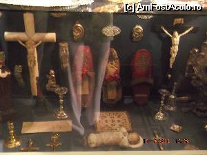 [P11] obiecte cu semnificatie religioasa, expuse in capela, se pot vedea modele de botine preotesti » foto by criss23
 - 
<span class="allrVoted glyphicon glyphicon-heart hidden" id="av571303"></span>
<a class="m-l-10 hidden" id="sv571303" onclick="voting_Foto_DelVot(,571303,17454)" role="button">șterge vot <span class="glyphicon glyphicon-remove"></span></a>
<a id="v9571303" class=" c-red"  onclick="voting_Foto_SetVot(571303)" role="button"><span class="glyphicon glyphicon-heart-empty"></span> <b>LIKE</b> = Votează poza</a> <img class="hidden"  id="f571303W9" src="/imagini/loader.gif" border="0" /><span class="AjErrMes hidden" id="e571303ErM"></span>