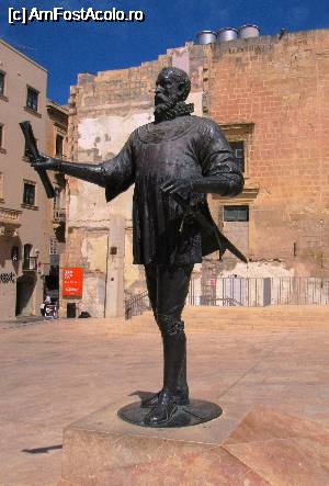 [P13] Statuia lui Jean de Vallette, mare maestru al ordinului cavalerilor Sf. Ioan » foto by Radu Tudoran
 - 
<span class="allrVoted glyphicon glyphicon-heart hidden" id="av813387"></span>
<a class="m-l-10 hidden" id="sv813387" onclick="voting_Foto_DelVot(,813387,17454)" role="button">șterge vot <span class="glyphicon glyphicon-remove"></span></a>
<a id="v9813387" class=" c-red"  onclick="voting_Foto_SetVot(813387)" role="button"><span class="glyphicon glyphicon-heart-empty"></span> <b>LIKE</b> = Votează poza</a> <img class="hidden"  id="f813387W9" src="/imagini/loader.gif" border="0" /><span class="AjErrMes hidden" id="e813387ErM"></span>