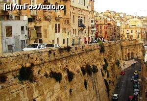 [P17] Imagine din Valletta » foto by Radu Tudoran
 - 
<span class="allrVoted glyphicon glyphicon-heart hidden" id="av813392"></span>
<a class="m-l-10 hidden" id="sv813392" onclick="voting_Foto_DelVot(,813392,17454)" role="button">șterge vot <span class="glyphicon glyphicon-remove"></span></a>
<a id="v9813392" class=" c-red"  onclick="voting_Foto_SetVot(813392)" role="button"><span class="glyphicon glyphicon-heart-empty"></span> <b>LIKE</b> = Votează poza</a> <img class="hidden"  id="f813392W9" src="/imagini/loader.gif" border="0" /><span class="AjErrMes hidden" id="e813392ErM"></span>