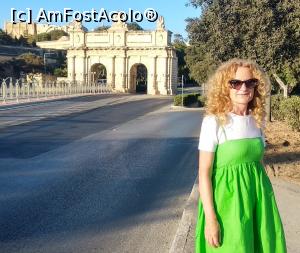 [P29] Portile din Floriana, in partea de vest a Vallettei, Portes des Bombes. Aceasta a facut parte dintr-un proiect de fortificatie initiat de Ramon Perellos y Roccaful, care a fost Marele Maestru al Ordinului Maltei din 1697 pana in 1720. Stema sa impodobeste varful structurii baroce. » foto by geani anto
 - 
<span class="allrVoted glyphicon glyphicon-heart hidden" id="av1257402"></span>
<a class="m-l-10 hidden" id="sv1257402" onclick="voting_Foto_DelVot(,1257402,17454)" role="button">șterge vot <span class="glyphicon glyphicon-remove"></span></a>
<a id="v91257402" class=" c-red"  onclick="voting_Foto_SetVot(1257402)" role="button"><span class="glyphicon glyphicon-heart-empty"></span> <b>LIKE</b> = Votează poza</a> <img class="hidden"  id="f1257402W9" src="/imagini/loader.gif" border="0" /><span class="AjErrMes hidden" id="e1257402ErM"></span>