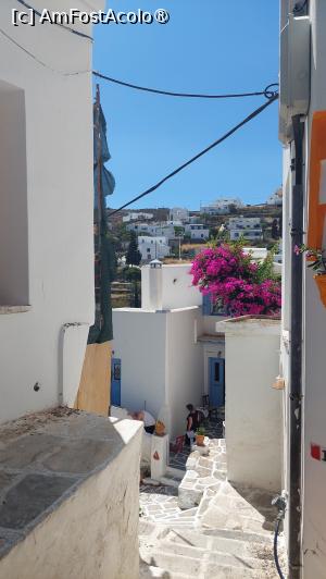 [P32] Pe străduțele în pantă din Lefkes » foto by Carmen Ion
 - 
<span class="allrVoted glyphicon glyphicon-heart hidden" id="av1420383"></span>
<a class="m-l-10 hidden" id="sv1420383" onclick="voting_Foto_DelVot(,1420383,17461)" role="button">șterge vot <span class="glyphicon glyphicon-remove"></span></a>
<a id="v91420383" class=" c-red"  onclick="voting_Foto_SetVot(1420383)" role="button"><span class="glyphicon glyphicon-heart-empty"></span> <b>LIKE</b> = Votează poza</a> <img class="hidden"  id="f1420383W9" src="/imagini/loader.gif" border="0" /><span class="AjErrMes hidden" id="e1420383ErM"></span>