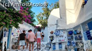 [P81] Mykonos Town și hoardele de turiști » foto by Carmen Ion
 - 
<span class="allrVoted glyphicon glyphicon-heart hidden" id="av1420432"></span>
<a class="m-l-10 hidden" id="sv1420432" onclick="voting_Foto_DelVot(,1420432,17461)" role="button">șterge vot <span class="glyphicon glyphicon-remove"></span></a>
<a id="v91420432" class=" c-red"  onclick="voting_Foto_SetVot(1420432)" role="button"><span class="glyphicon glyphicon-heart-empty"></span> <b>LIKE</b> = Votează poza</a> <img class="hidden"  id="f1420432W9" src="/imagini/loader.gif" border="0" /><span class="AjErrMes hidden" id="e1420432ErM"></span>
