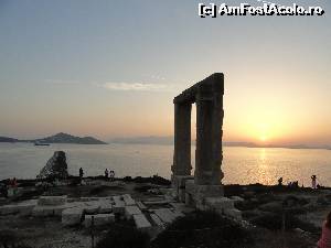 [P10] Apus de soare la Portara Naxos » foto by zuftim
 - 
<span class="allrVoted glyphicon glyphicon-heart hidden" id="av647624"></span>
<a class="m-l-10 hidden" id="sv647624" onclick="voting_Foto_DelVot(,647624,17461)" role="button">șterge vot <span class="glyphicon glyphicon-remove"></span></a>
<a id="v9647624" class=" c-red"  onclick="voting_Foto_SetVot(647624)" role="button"><span class="glyphicon glyphicon-heart-empty"></span> <b>LIKE</b> = Votează poza</a> <img class="hidden"  id="f647624W9" src="/imagini/loader.gif" border="0" /><span class="AjErrMes hidden" id="e647624ErM"></span>
