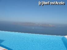 [P11] Imerovigli: piscina 'infinita' pare ca se varsa in mare. » foto by motaneata
 - 
<span class="allrVoted glyphicon glyphicon-heart hidden" id="av160119"></span>
<a class="m-l-10 hidden" id="sv160119" onclick="voting_Foto_DelVot(,160119,17461)" role="button">șterge vot <span class="glyphicon glyphicon-remove"></span></a>
<a id="v9160119" class=" c-red"  onclick="voting_Foto_SetVot(160119)" role="button"><span class="glyphicon glyphicon-heart-empty"></span> <b>LIKE</b> = Votează poza</a> <img class="hidden"  id="f160119W9" src="/imagini/loader.gif" border="0" /><span class="AjErrMes hidden" id="e160119ErM"></span>