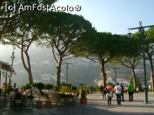 [P13] Piata din Ravello » foto by elenamanea
 - 
<span class="allrVoted glyphicon glyphicon-heart hidden" id="av712479"></span>
<a class="m-l-10 hidden" id="sv712479" onclick="voting_Foto_DelVot(,712479,17505)" role="button">șterge vot <span class="glyphicon glyphicon-remove"></span></a>
<a id="v9712479" class=" c-red"  onclick="voting_Foto_SetVot(712479)" role="button"><span class="glyphicon glyphicon-heart-empty"></span> <b>LIKE</b> = Votează poza</a> <img class="hidden"  id="f712479W9" src="/imagini/loader.gif" border="0" /><span class="AjErrMes hidden" id="e712479ErM"></span>