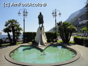 [P03] Fântâna și statuia lui Flavio Gioia, Piazza Flavio Gioia.  » foto by maryka
 - 
<span class="allrVoted glyphicon glyphicon-heart hidden" id="av1089305"></span>
<a class="m-l-10 hidden" id="sv1089305" onclick="voting_Foto_DelVot(,1089305,17505)" role="button">șterge vot <span class="glyphicon glyphicon-remove"></span></a>
<a id="v91089305" class=" c-red"  onclick="voting_Foto_SetVot(1089305)" role="button"><span class="glyphicon glyphicon-heart-empty"></span> <b>LIKE</b> = Votează poza</a> <img class="hidden"  id="f1089305W9" src="/imagini/loader.gif" border="0" /><span class="AjErrMes hidden" id="e1089305ErM"></span>