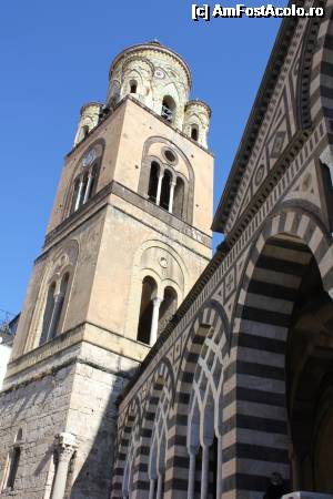 [P17] Impozanta clopotnita a domului din Amalfi.  » foto by gettutza
 - 
<span class="allrVoted glyphicon glyphicon-heart hidden" id="av496022"></span>
<a class="m-l-10 hidden" id="sv496022" onclick="voting_Foto_DelVot(,496022,17505)" role="button">șterge vot <span class="glyphicon glyphicon-remove"></span></a>
<a id="v9496022" class=" c-red"  onclick="voting_Foto_SetVot(496022)" role="button"><span class="glyphicon glyphicon-heart-empty"></span> <b>LIKE</b> = Votează poza</a> <img class="hidden"  id="f496022W9" src="/imagini/loader.gif" border="0" /><span class="AjErrMes hidden" id="e496022ErM"></span>