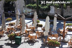 [P18] Ravello, piațeta centrală.  » foto by gettutza
 - 
<span class="allrVoted glyphicon glyphicon-heart hidden" id="av496023"></span>
<a class="m-l-10 hidden" id="sv496023" onclick="voting_Foto_DelVot(,496023,17505)" role="button">șterge vot <span class="glyphicon glyphicon-remove"></span></a>
<a id="v9496023" class=" c-red"  onclick="voting_Foto_SetVot(496023)" role="button"><span class="glyphicon glyphicon-heart-empty"></span> <b>LIKE</b> = Votează poza</a> <img class="hidden"  id="f496023W9" src="/imagini/loader.gif" border="0" /><span class="AjErrMes hidden" id="e496023ErM"></span>