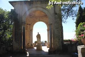 [P20] Vila Cimbrone, situată cam la 10-15 minute de centru.  » foto by gettutza
 - 
<span class="allrVoted glyphicon glyphicon-heart hidden" id="av496025"></span>
<a class="m-l-10 hidden" id="sv496025" onclick="voting_Foto_DelVot(,496025,17505)" role="button">șterge vot <span class="glyphicon glyphicon-remove"></span></a>
<a id="v9496025" class=" c-red"  onclick="voting_Foto_SetVot(496025)" role="button"><span class="glyphicon glyphicon-heart-empty"></span> <b>LIKE</b> = Votează poza</a> <img class="hidden"  id="f496025W9" src="/imagini/loader.gif" border="0" /><span class="AjErrMes hidden" id="e496025ErM"></span>