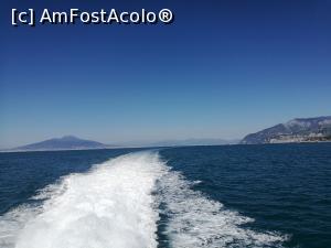 [P45] Pe mare; lăsăm în urmă Sorrento și Vezuviul » foto by crismis
 - 
<span class="allrVoted glyphicon glyphicon-heart hidden" id="av961208"></span>
<a class="m-l-10 hidden" id="sv961208" onclick="voting_Foto_DelVot(,961208,17505)" role="button">șterge vot <span class="glyphicon glyphicon-remove"></span></a>
<a id="v9961208" class=" c-red"  onclick="voting_Foto_SetVot(961208)" role="button"><span class="glyphicon glyphicon-heart-empty"></span> <b>LIKE</b> = Votează poza</a> <img class="hidden"  id="f961208W9" src="/imagini/loader.gif" border="0" /><span class="AjErrMes hidden" id="e961208ErM"></span>