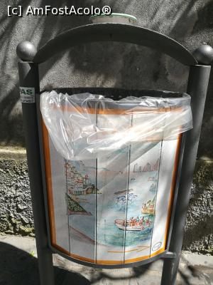 [P27] Coș de gunoi în Positano » foto by crismis
 - 
<span class="allrVoted glyphicon glyphicon-heart hidden" id="av961792"></span>
<a class="m-l-10 hidden" id="sv961792" onclick="voting_Foto_DelVot(,961792,17505)" role="button">șterge vot <span class="glyphicon glyphicon-remove"></span></a>
<a id="v9961792" class=" c-red"  onclick="voting_Foto_SetVot(961792)" role="button"><span class="glyphicon glyphicon-heart-empty"></span> <b>LIKE</b> = Votează poza</a> <img class="hidden"  id="f961792W9" src="/imagini/loader.gif" border="0" /><span class="AjErrMes hidden" id="e961792ErM"></span>