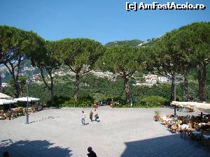 [P01] Piazza del duomo - Ravello » foto by nakamura
 - 
<span class="allrVoted glyphicon glyphicon-heart hidden" id="av559253"></span>
<a class="m-l-10 hidden" id="sv559253" onclick="voting_Foto_DelVot(,559253,17505)" role="button">șterge vot <span class="glyphicon glyphicon-remove"></span></a>
<a id="v9559253" class=" c-red"  onclick="voting_Foto_SetVot(559253)" role="button"><span class="glyphicon glyphicon-heart-empty"></span> <b>LIKE</b> = Votează poza</a> <img class="hidden"  id="f559253W9" src="/imagini/loader.gif" border="0" /><span class="AjErrMes hidden" id="e559253ErM"></span>