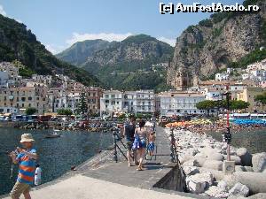 [P16] Amalfi văzut de pe dig.  » foto by nakamura
 - 
<span class="allrVoted glyphicon glyphicon-heart hidden" id="av559274"></span>
<a class="m-l-10 hidden" id="sv559274" onclick="voting_Foto_DelVot(,559274,17505)" role="button">șterge vot <span class="glyphicon glyphicon-remove"></span></a>
<a id="v9559274" class=" c-red"  onclick="voting_Foto_SetVot(559274)" role="button"><span class="glyphicon glyphicon-heart-empty"></span> <b>LIKE</b> = Votează poza</a> <img class="hidden"  id="f559274W9" src="/imagini/loader.gif" border="0" /><span class="AjErrMes hidden" id="e559274ErM"></span>