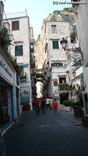 [P20] Stradă din Amalfi.  » foto by nakamura
 - 
<span class="allrVoted glyphicon glyphicon-heart hidden" id="av559279"></span>
<a class="m-l-10 hidden" id="sv559279" onclick="voting_Foto_DelVot(,559279,17505)" role="button">șterge vot <span class="glyphicon glyphicon-remove"></span></a>
<a id="v9559279" class=" c-red"  onclick="voting_Foto_SetVot(559279)" role="button"><span class="glyphicon glyphicon-heart-empty"></span> <b>LIKE</b> = Votează poza</a> <img class="hidden"  id="f559279W9" src="/imagini/loader.gif" border="0" /><span class="AjErrMes hidden" id="e559279ErM"></span>