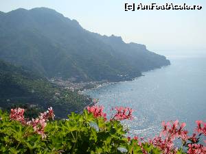 [P04] Coasta văzută de la vila Rufolo.  » foto by nakamura
 - 
<span class="allrVoted glyphicon glyphicon-heart hidden" id="av559256"></span>
<a class="m-l-10 hidden" id="sv559256" onclick="voting_Foto_DelVot(,559256,17505)" role="button">șterge vot <span class="glyphicon glyphicon-remove"></span></a>
<a id="v9559256" class=" c-red"  onclick="voting_Foto_SetVot(559256)" role="button"><span class="glyphicon glyphicon-heart-empty"></span> <b>LIKE</b> = Votează poza</a> <img class="hidden"  id="f559256W9" src="/imagini/loader.gif" border="0" /><span class="AjErrMes hidden" id="e559256ErM"></span>