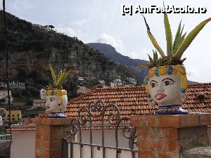 [P19] Decoratiuni la intrarea unei case din Positano » foto by BOGDAN DSN
 - 
<span class="allrVoted glyphicon glyphicon-heart hidden" id="av505165"></span>
<a class="m-l-10 hidden" id="sv505165" onclick="voting_Foto_DelVot(,505165,17505)" role="button">șterge vot <span class="glyphicon glyphicon-remove"></span></a>
<a id="v9505165" class=" c-red"  onclick="voting_Foto_SetVot(505165)" role="button"><span class="glyphicon glyphicon-heart-empty"></span> <b>LIKE</b> = Votează poza</a> <img class="hidden"  id="f505165W9" src="/imagini/loader.gif" border="0" /><span class="AjErrMes hidden" id="e505165ErM"></span>