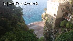 [P12] Unul din golfuletele din Positano. Accesul la plaja este pe scari.  » foto by Aurici
 - 
<span class="allrVoted glyphicon glyphicon-heart hidden" id="av852046"></span>
<a class="m-l-10 hidden" id="sv852046" onclick="voting_Foto_DelVot(,852046,17505)" role="button">șterge vot <span class="glyphicon glyphicon-remove"></span></a>
<a id="v9852046" class=" c-red"  onclick="voting_Foto_SetVot(852046)" role="button"><span class="glyphicon glyphicon-heart-empty"></span> <b>LIKE</b> = Votează poza</a> <img class="hidden"  id="f852046W9" src="/imagini/loader.gif" border="0" /><span class="AjErrMes hidden" id="e852046ErM"></span>