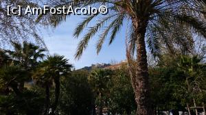 [P41] Sus, pe deal, Castelul di Arechi din Salerno, la care din pacate nu am putut sa ajungem.  » foto by Aurici
 - 
<span class="allrVoted glyphicon glyphicon-heart hidden" id="av852075"></span>
<a class="m-l-10 hidden" id="sv852075" onclick="voting_Foto_DelVot(,852075,17505)" role="button">șterge vot <span class="glyphicon glyphicon-remove"></span></a>
<a id="v9852075" class=" c-red"  onclick="voting_Foto_SetVot(852075)" role="button"><span class="glyphicon glyphicon-heart-empty"></span> <b>LIKE</b> = Votează poza</a> <img class="hidden"  id="f852075W9" src="/imagini/loader.gif" border="0" /><span class="AjErrMes hidden" id="e852075ErM"></span>