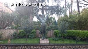 [P47] Statuia d'Assisi din fata bisericii cu acelasi nume din Sorrento.  » foto by Aurici
 - 
<span class="allrVoted glyphicon glyphicon-heart hidden" id="av852081"></span>
<a class="m-l-10 hidden" id="sv852081" onclick="voting_Foto_DelVot(,852081,17505)" role="button">șterge vot <span class="glyphicon glyphicon-remove"></span></a>
<a id="v9852081" class=" c-red"  onclick="voting_Foto_SetVot(852081)" role="button"><span class="glyphicon glyphicon-heart-empty"></span> <b>LIKE</b> = Votează poza</a> <img class="hidden"  id="f852081W9" src="/imagini/loader.gif" border="0" /><span class="AjErrMes hidden" id="e852081ErM"></span>
