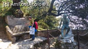 [P58] Tati, vesnic curios. Aici, prin Villa Cimbrone din Ravelo.  » foto by Aurici
 - 
<span class="allrVoted glyphicon glyphicon-heart hidden" id="av852092"></span>
<a class="m-l-10 hidden" id="sv852092" onclick="voting_Foto_DelVot(,852092,17505)" role="button">șterge vot <span class="glyphicon glyphicon-remove"></span></a>
<a id="v9852092" class=" c-red"  onclick="voting_Foto_SetVot(852092)" role="button"><span class="glyphicon glyphicon-heart-empty"></span> <b>LIKE</b> = Votează poza</a> <img class="hidden"  id="f852092W9" src="/imagini/loader.gif" border="0" /><span class="AjErrMes hidden" id="e852092ErM"></span>