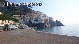 [P11] Plaja din Amalfi, in fata este Atrani, micul sat de pescari.  » foto by Aurici
 - 
<span class="allrVoted glyphicon glyphicon-heart hidden" id="av852886"></span>
<a class="m-l-10 hidden" id="sv852886" onclick="voting_Foto_DelVot(,852886,17505)" role="button">șterge vot <span class="glyphicon glyphicon-remove"></span></a>
<a id="v9852886" class=" c-red"  onclick="voting_Foto_SetVot(852886)" role="button"><span class="glyphicon glyphicon-heart-empty"></span> <b>LIKE</b> = Votează poza</a> <img class="hidden"  id="f852886W9" src="/imagini/loader.gif" border="0" /><span class="AjErrMes hidden" id="e852886ErM"></span>