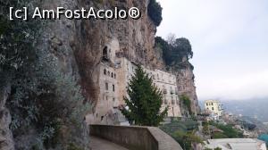 [P52] Poteca ne-a dus o bucata de drum pe sub stanca. Vedeti cum sunt casele construite...  » foto by Aurici
 - 
<span class="allrVoted glyphicon glyphicon-heart hidden" id="av853008"></span>
<a class="m-l-10 hidden" id="sv853008" onclick="voting_Foto_DelVot(,853008,17505)" role="button">șterge vot <span class="glyphicon glyphicon-remove"></span></a>
<a id="v9853008" class=" c-red"  onclick="voting_Foto_SetVot(853008)" role="button"><span class="glyphicon glyphicon-heart-empty"></span> <b>LIKE</b> = Votează poza</a> <img class="hidden"  id="f853008W9" src="/imagini/loader.gif" border="0" /><span class="AjErrMes hidden" id="e853008ErM"></span>