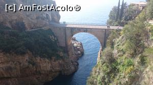 [P56] Fiordul Furore, acolo pe pod opresc autobuzele Sita care circula pe coasta.  » foto by Aurici
 - 
<span class="allrVoted glyphicon glyphicon-heart hidden" id="av853012"></span>
<a class="m-l-10 hidden" id="sv853012" onclick="voting_Foto_DelVot(,853012,17505)" role="button">șterge vot <span class="glyphicon glyphicon-remove"></span></a>
<a id="v9853012" class=" c-red"  onclick="voting_Foto_SetVot(853012)" role="button"><span class="glyphicon glyphicon-heart-empty"></span> <b>LIKE</b> = Votează poza</a> <img class="hidden"  id="f853012W9" src="/imagini/loader.gif" border="0" /><span class="AjErrMes hidden" id="e853012ErM"></span>