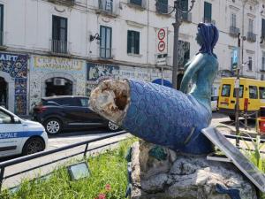 [P04] Sirena vandalizată - foto de pe net » foto by Mitica49 <span class="label label-default labelC_thin small">NEVOTABILĂ</span>