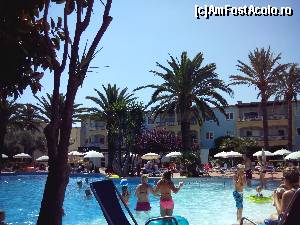 [P01] Vedere partiala asupra piscinelor si a unui corp de hotel » foto by claudiu 71
 - 
<span class="allrVoted glyphicon glyphicon-heart hidden" id="av558645"></span>
<a class="m-l-10 hidden" id="sv558645" onclick="voting_Foto_DelVot(,558645,17508)" role="button">șterge vot <span class="glyphicon glyphicon-remove"></span></a>
<a id="v9558645" class=" c-red"  onclick="voting_Foto_SetVot(558645)" role="button"><span class="glyphicon glyphicon-heart-empty"></span> <b>LIKE</b> = Votează poza</a> <img class="hidden"  id="f558645W9" src="/imagini/loader.gif" border="0" /><span class="AjErrMes hidden" id="e558645ErM"></span>