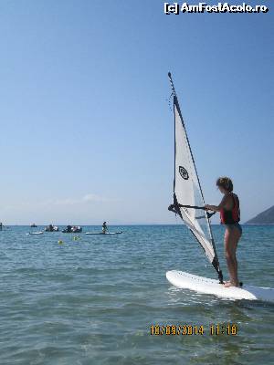[P08] Plaja din apropiere, numita Pondi ca si zona din Vasiliki, este plina de wind/surfisti si alti sportivi estivali, incepatori sau experimentati. Totul la alegere.  » foto by calatorul
 - 
<span class="allrVoted glyphicon glyphicon-heart hidden" id="av565756"></span>
<a class="m-l-10 hidden" id="sv565756" onclick="voting_Foto_DelVot(,565756,17520)" role="button">șterge vot <span class="glyphicon glyphicon-remove"></span></a>
<a id="v9565756" class=" c-red"  onclick="voting_Foto_SetVot(565756)" role="button"><span class="glyphicon glyphicon-heart-empty"></span> <b>LIKE</b> = Votează poza</a> <img class="hidden"  id="f565756W9" src="/imagini/loader.gif" border="0" /><span class="AjErrMes hidden" id="e565756ErM"></span>