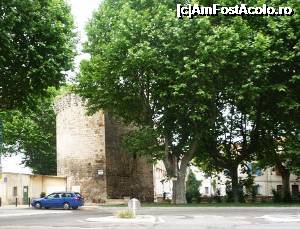 [P15] Turn din zidul vechi ce „apără” centrul istoric, Arles, France » foto by Dan-Ioan
 - 
<span class="allrVoted glyphicon glyphicon-heart hidden" id="av700121"></span>
<a class="m-l-10 hidden" id="sv700121" onclick="voting_Foto_DelVot(,700121,17532)" role="button">șterge vot <span class="glyphicon glyphicon-remove"></span></a>
<a id="v9700121" class=" c-red"  onclick="voting_Foto_SetVot(700121)" role="button"><span class="glyphicon glyphicon-heart-empty"></span> <b>LIKE</b> = Votează poza</a> <img class="hidden"  id="f700121W9" src="/imagini/loader.gif" border="0" /><span class="AjErrMes hidden" id="e700121ErM"></span>