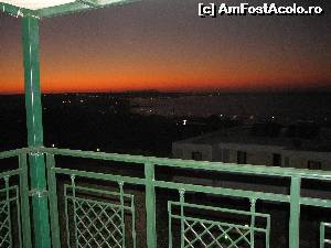 [P02] Panorama asupra goflului Hersonissos la apus, vazuta din balconul vilei.  » foto by calatorul
 - 
<span class="allrVoted glyphicon glyphicon-heart hidden" id="av561988"></span>
<a class="m-l-10 hidden" id="sv561988" onclick="voting_Foto_DelVot(,561988,17543)" role="button">șterge vot <span class="glyphicon glyphicon-remove"></span></a>
<a id="v9561988" class=" c-red"  onclick="voting_Foto_SetVot(561988)" role="button"><span class="glyphicon glyphicon-heart-empty"></span> <b>LIKE</b> = Votează poza</a> <img class="hidden"  id="f561988W9" src="/imagini/loader.gif" border="0" /><span class="AjErrMes hidden" id="e561988ErM"></span>