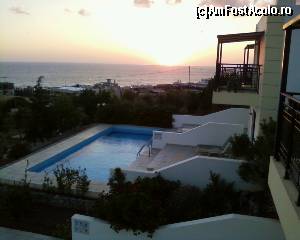 [P05] Aici se vede dotarea unei vile, cu terasa, balcon si piscina proprie, separata de cea invecinata printr/o mica gradina » foto by calatorul
 - 
<span class="allrVoted glyphicon glyphicon-heart hidden" id="av562135"></span>
<a class="m-l-10 hidden" id="sv562135" onclick="voting_Foto_DelVot(,562135,17543)" role="button">șterge vot <span class="glyphicon glyphicon-remove"></span></a>
<a id="v9562135" class=" c-red"  onclick="voting_Foto_SetVot(562135)" role="button"><span class="glyphicon glyphicon-heart-empty"></span> <b>LIKE</b> = Votează poza</a> <img class="hidden"  id="f562135W9" src="/imagini/loader.gif" border="0" /><span class="AjErrMes hidden" id="e562135ErM"></span>