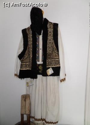 [P07] Costum popular specific zonei.  » foto by Safta Radu
 - 
<span class="allrVoted glyphicon glyphicon-heart hidden" id="av1093781"></span>
<a class="m-l-10 hidden" id="sv1093781" onclick="voting_Foto_DelVot(,1093781,17554)" role="button">șterge vot <span class="glyphicon glyphicon-remove"></span></a>
<a id="v91093781" class=" c-red"  onclick="voting_Foto_SetVot(1093781)" role="button"><span class="glyphicon glyphicon-heart-empty"></span> <b>LIKE</b> = Votează poza</a> <img class="hidden"  id="f1093781W9" src="/imagini/loader.gif" border="0" /><span class="AjErrMes hidden" id="e1093781ErM"></span>